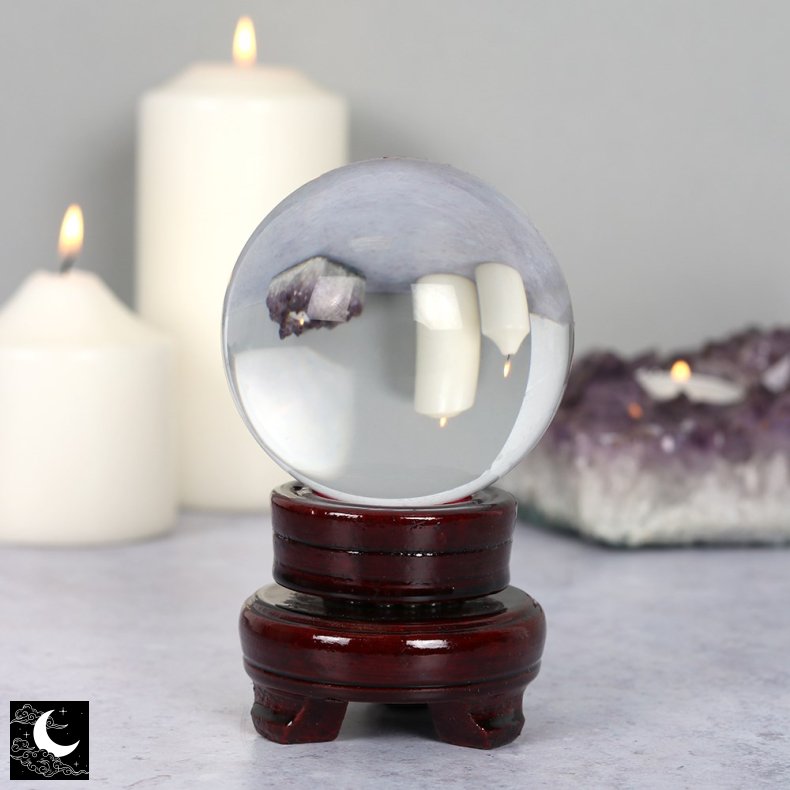 8cm Krystalkugle af Glas m. Base i Tr�