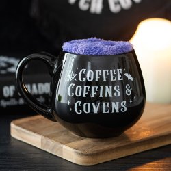 "Coffee, Coffins &amp; Covens" Krus med Hyggesokker