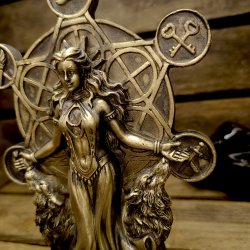Hekate Gudinde Statue