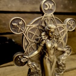 Hekate Gudinde Statue