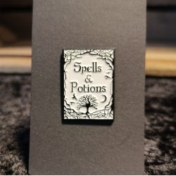 Emalje Pin "Spells &amp; Potions"
