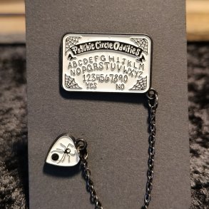 Emalje Pin Ouija Board m. K�de