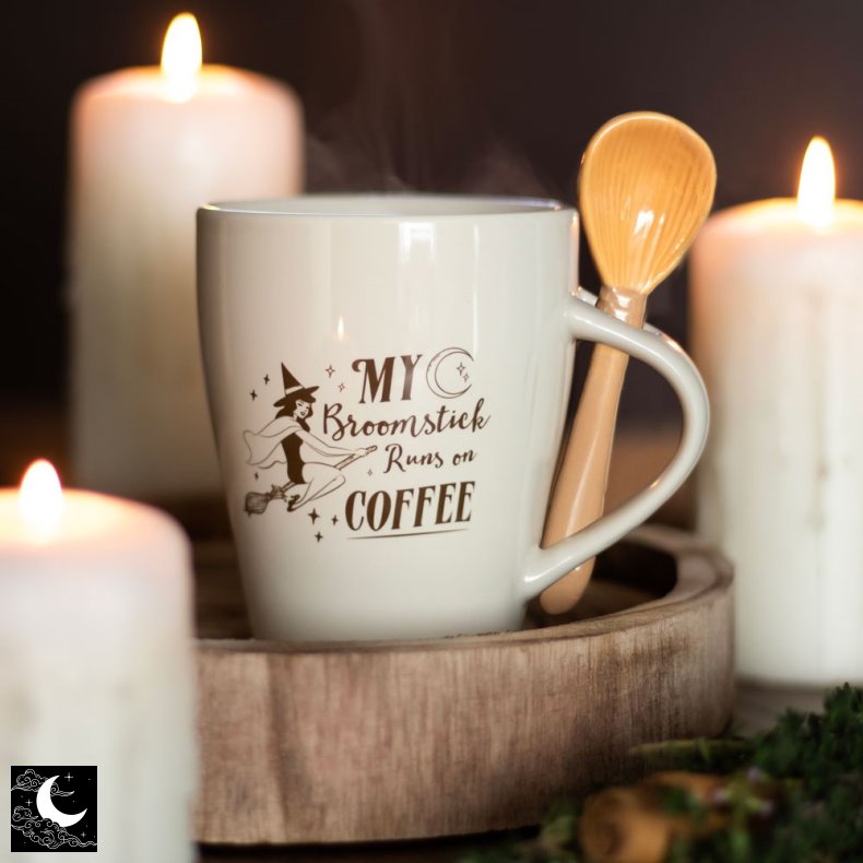 "My Broomstick Runs on Coffee" Krus med Ske