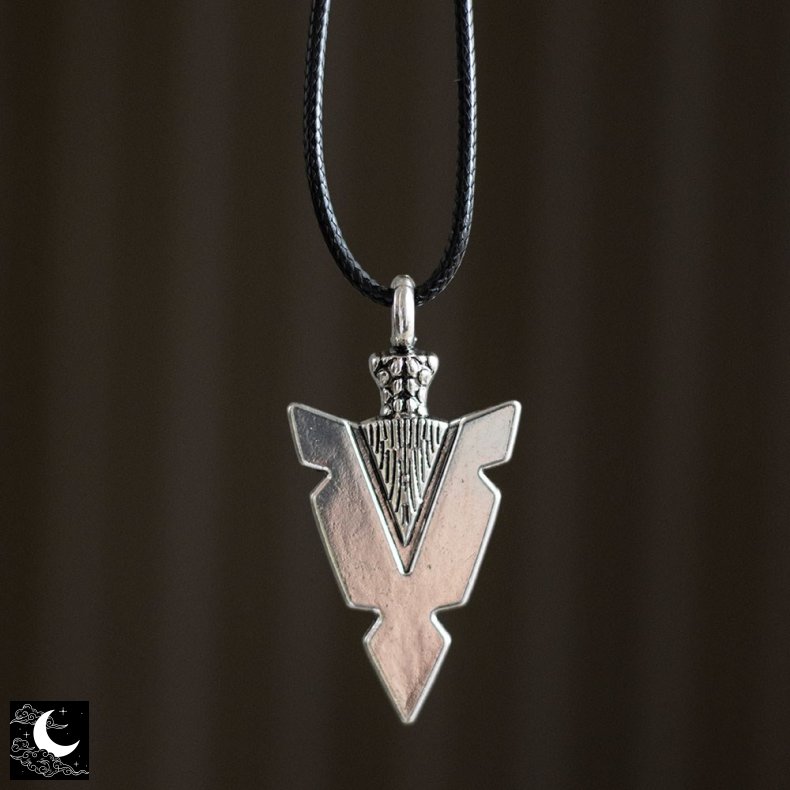 "Arrowhead of Strength" Halsk�de