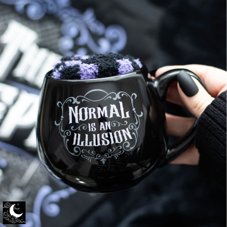 "Normal is an Illusion" Krus med Hyggesokker